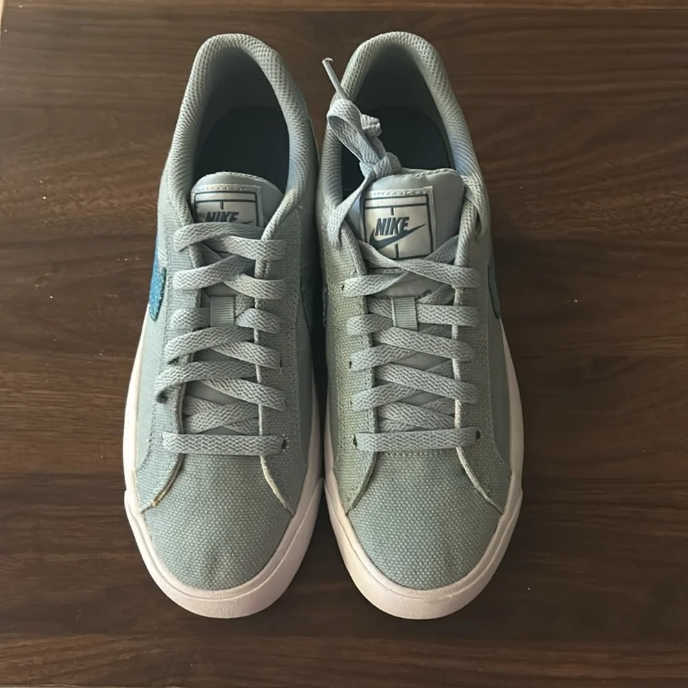 Women's Nike Sneakers - Picture 10 of 10